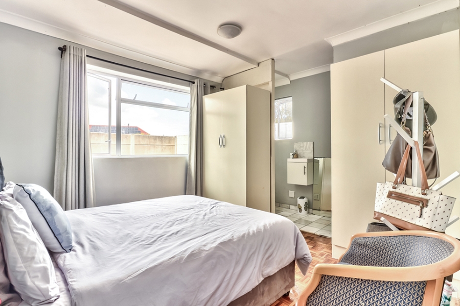 3 Bedroom Property for Sale in Wynberg Upper Western Cape